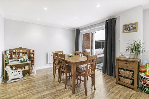2 Browning Crescent, Bletchley, Milton Keynes, MK3 5AU