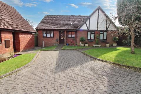 2 bedroom semi-detached bungalow for sale, Holmer Place, Holmer Green HP15