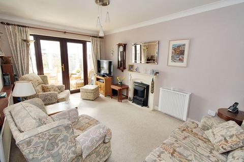2 bedroom semi-detached bungalow for sale, Holmer Place, Holmer Green HP15