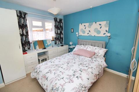 2 bedroom semi-detached bungalow for sale, Holmer Place, Holmer Green HP15