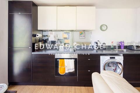 2 bedroom apartment to rent, Axe Street, Barking, IG11