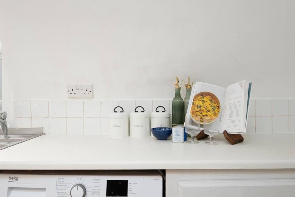 Flat 4, 5 Berkeley Crescent, BS8--9.jpg
