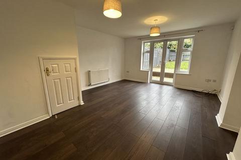 3 bedroom terraced house to rent, Chestnut Drive, Stourbridge DY9