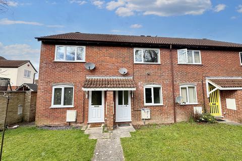 2 bedroom terraced house to rent, Lloyd Close, Taunton TA1