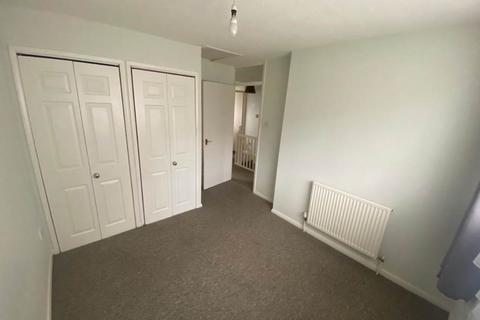 3 bedroom terraced house to rent, Swinburne Close, Royston,