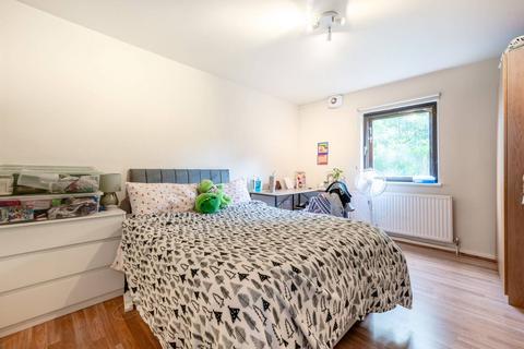 35 Canonbury Crescent, London, N1 2FD