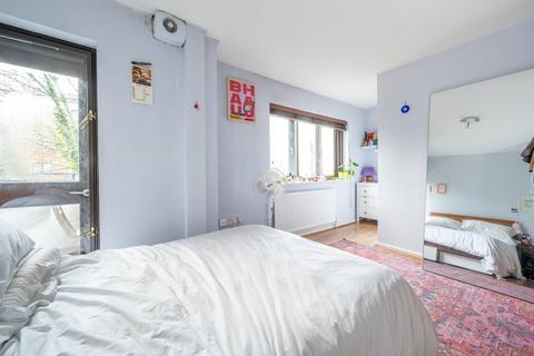 35 Canonbury Crescent, London, N1 2FD
