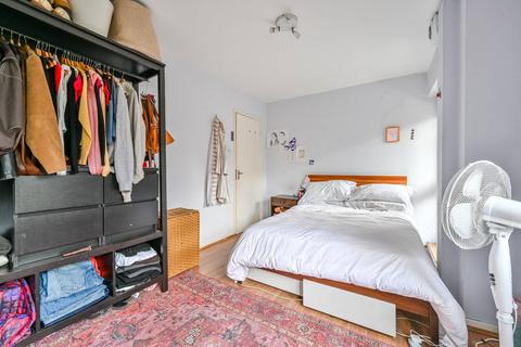 35 Canonbury Crescent, London, N1 2FD