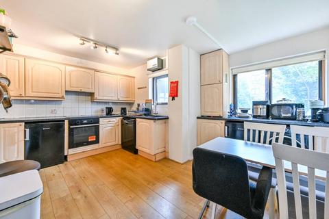 35 Canonbury Crescent, London, N1 2FD