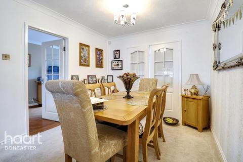 3 Orchard Drive, Dunsville, Doncaster, DN7 4DG