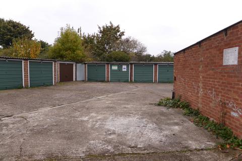 Garage to rent, Elsinore Avenue, Staines-upon-Thames TW19