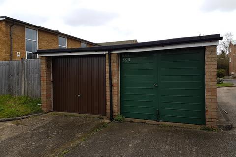 Garage to rent, Hadrian Way, Staines-upon-Thames TW19