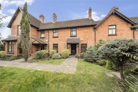 London Road, Windlesham, Surrey, GU20