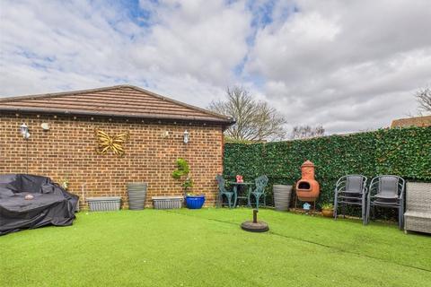 4 bedroom end of terrace house for sale, Brownsea Close, New Milton, Hampshire, BH25