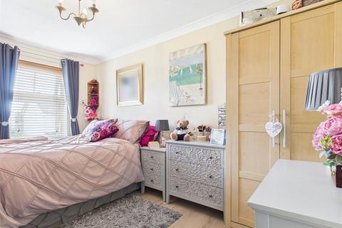 4 bedroom end of terrace house for sale, Brownsea Close, New Milton, Hampshire, BH25