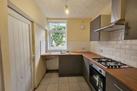 2 bedroom semi-detached house to rent, Hertford Road, Manchester