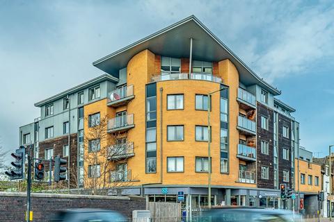 3 bedroom apartment to rent, 41 Friern Barnet Road, London N11