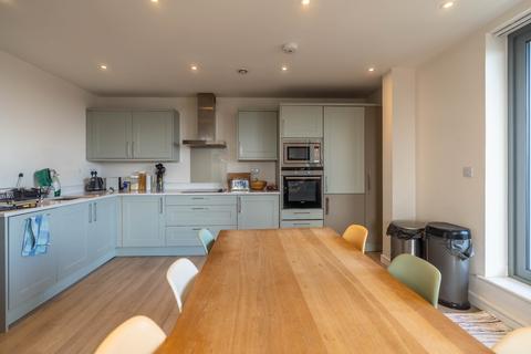 3 bedroom apartment to rent, 41 Friern Barnet Road, London N11