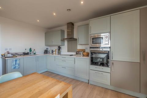 3 bedroom apartment to rent, 41 Friern Barnet Road, London N11