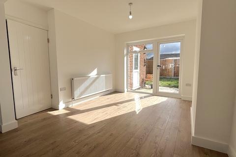 4 bedroom terraced house to rent, Fouracres, Enfield EN3