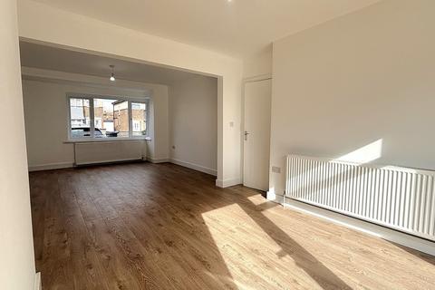 4 bedroom terraced house to rent, Fouracres, Enfield EN3