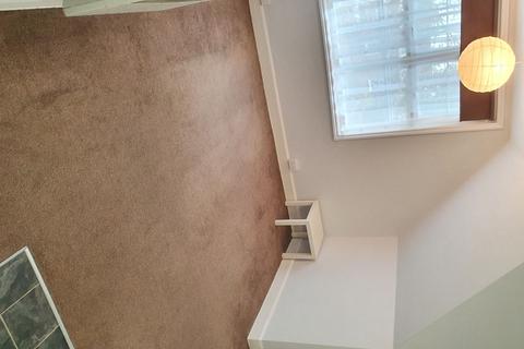 1 bedroom in a house share to rent, Beech House Road, Croydon