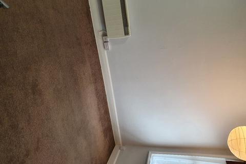 1 bedroom in a house share to rent, Beech House Road, Croydon