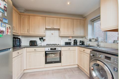 3 bedroom terraced house for sale, Montrose Gardens, West Yorkshire WF10