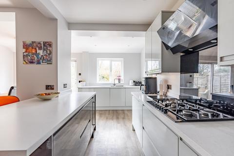 82 Chaul End Road, Caddington, Luton, LU1 4AS
