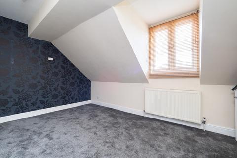 2 bedroom apartment to rent, Western Road, Surrey SM1