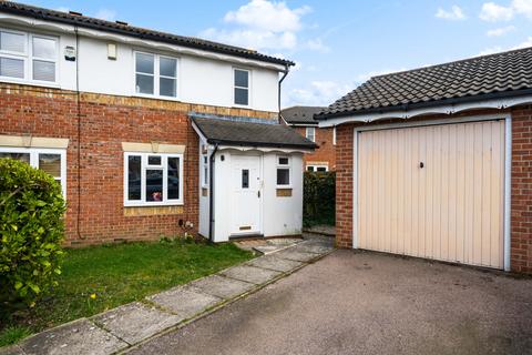 3 bedroom semi-detached house to rent, Chelmsford Close, Sutton SM2