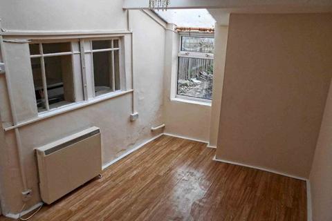 2 bedroom terraced house to rent, Water Street, Penygroes, Caernarfon