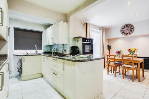 4 bedroom semi-detached house for sale, Plantation Avenue, West Yorkshire LS15