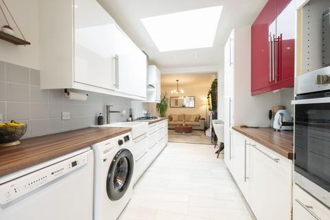 2 bedroom maisonette for sale, Aboyne Drive, London SW20