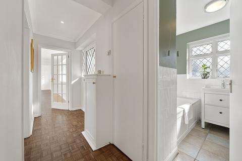 40 Wilton Crescent, London, SW19 3QS