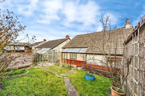 2 bedroom bungalow for sale, Dingle Road, Gledholt, West Yorkshire HD1