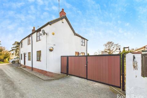 Cosy Top Marsh Lane, Ryehill, Hull, HU12 9NJ