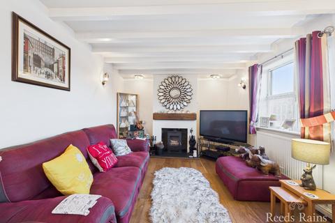 Cosy Top Marsh Lane, Ryehill, Hull, HU12 9NJ