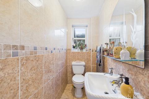 Cosy Top Marsh Lane, Ryehill, Hull, HU12 9NJ
