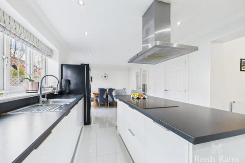 9 Farrier Close, Kingswood, Hull, HU7 3DW