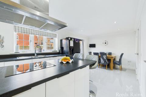 9 Farrier Close, Kingswood, Hull, HU7 3DW
