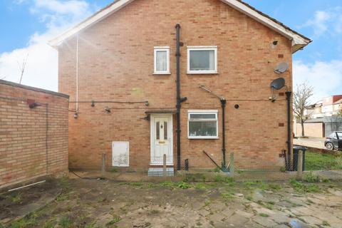 2 bedroom terraced house to rent, Margaret Way, Ilford IG4