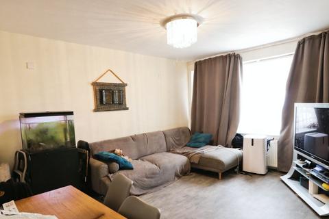 2 bedroom terraced house to rent, Margaret Way, Ilford IG4