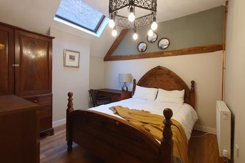 2 bedroom apartment to rent, The Square, Warwickshire CV8