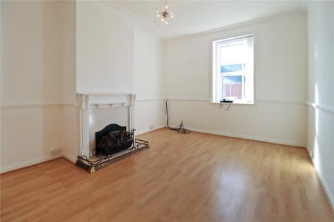 3 bedroom flat to rent, Main Street, Ryton NE40