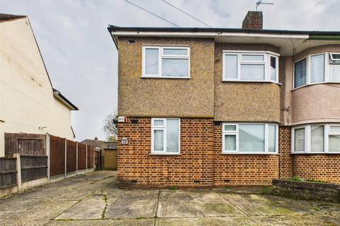 2 bedroom flat for sale, Erith Crescent, Romford RM5