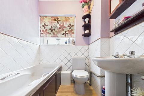 26a Erith Crescent, Romford, RM5 3JP