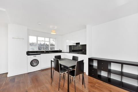 1 bedroom in a flat share to rent, Ladbroke Road, Holland Park, W11