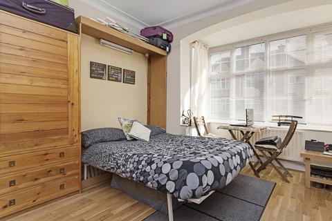 1 bedroom flat to rent, Compton Road, SW19