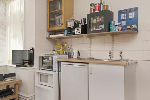 1 bedroom flat to rent, Compton Road, SW19